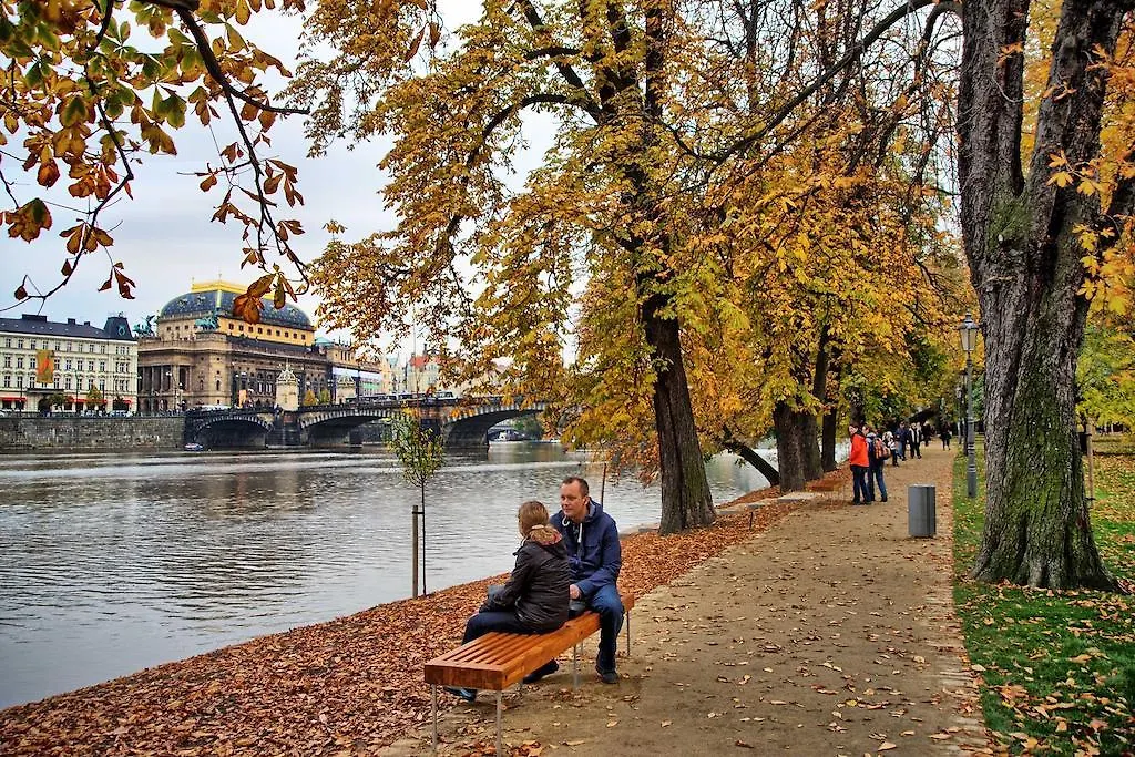 Riverside Apartment Praga