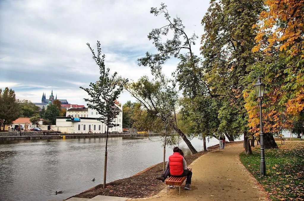 Riverside Apartment Praga