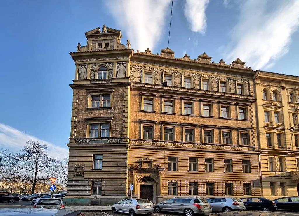 Riverside Apartment Praga